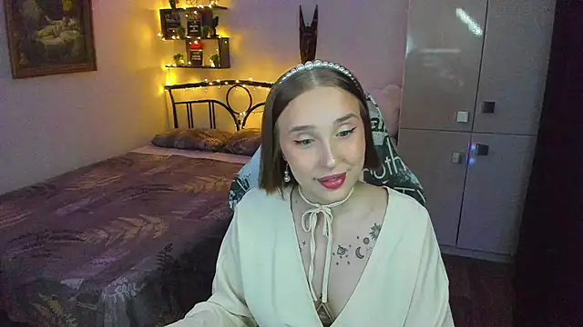 LinaTruly online show from June 15, 2026, 9:36 pm