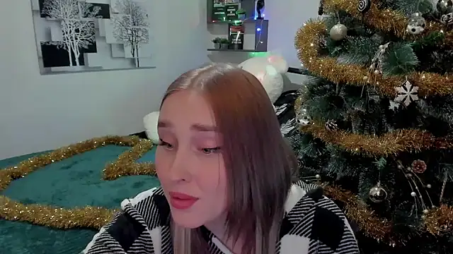 Snapshot of LinaTruly chatting on December 20, 2024, 8:01 pm LinaTruly online show from December 20, 2024, 8:01 pm