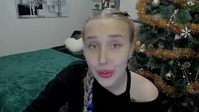 Snapshot of LinaTruly chatting on December 15, 2024, 2:19 am LinaTruly online show from December 15, 2024, 2:19 am