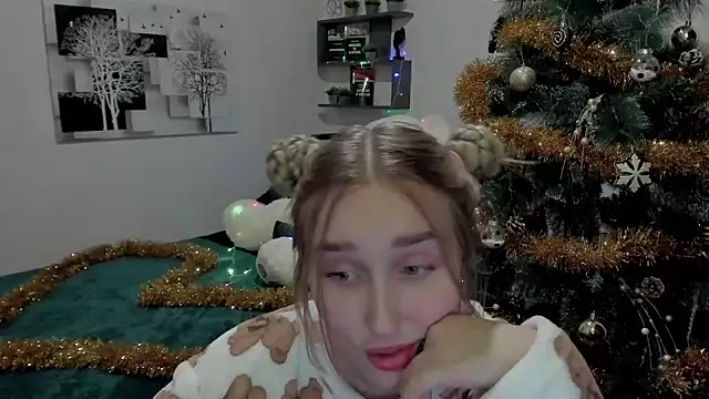 Snapshot of LinaTruly chatting on December 18, 2024, 7:19 pm LinaTruly online show from December 18, 2024, 7:19 pm