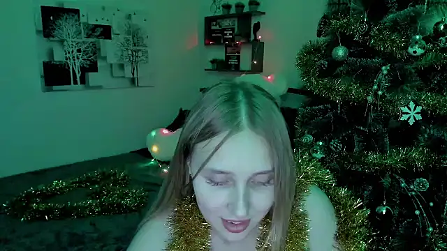 Snapshot of LinaTruly chatting on December 17, 2024, 1:39 am LinaTruly online show from December 17, 2024, 1:39 am