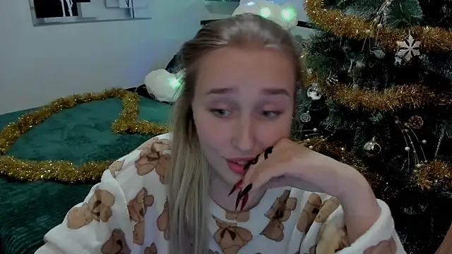 Snapshot of LinaTruly chatting on December 25, 2024, 9:11 pm LinaTruly online show from December 25, 2024, 9:11 pm