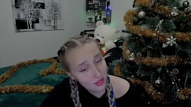 Snapshot of LinaTruly chatting on December 14, 2024, 11:12 pm LinaTruly online show from December 14, 2024, 11:12 pm