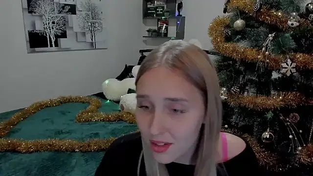 Snapshot of LinaTruly chatting on December 16, 2024, 10:24 pm LinaTruly online show from December 16, 2024, 10:24 pm