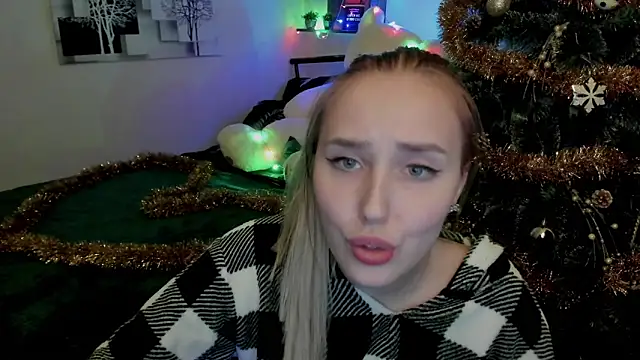 Snapshot of LinaTruly chatting on December 24, 2024, 2:10 am LinaTruly online show from December 24, 2024, 2:10 am