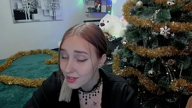 Snapshot of LinaTruly chatting on December 21, 2024, 11:24 pm LinaTruly online show from December 21, 2024, 11:24 pm