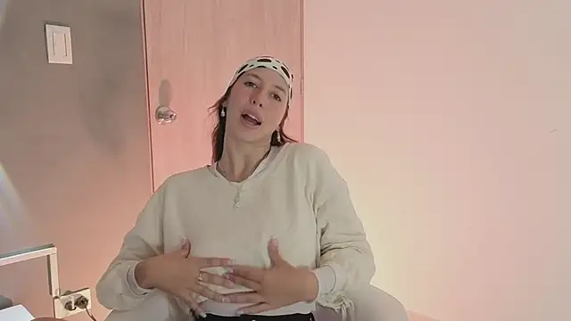 jolie lov online show from November 4, 2025, 1:48 pm