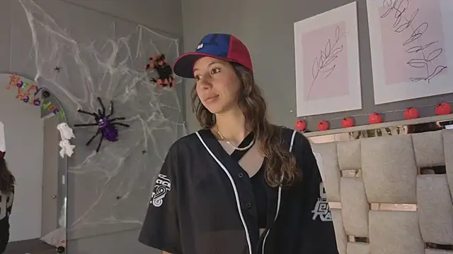 jolie lov online show from October 16, 2025, 1:08 pm