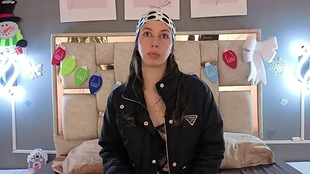 jolie lov online show from December 19, 2025, 1:46 pm