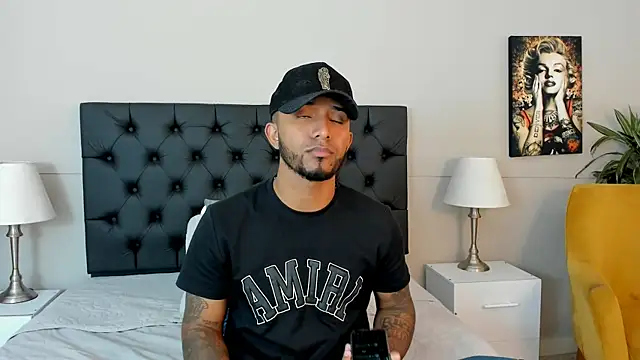 Snapshot of Robin_Rief chatting on October 8, 2025, 3:41 am Robin Rief online show from October 8, 2025, 3:41 am