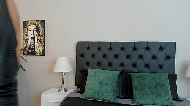 Snapshot of Robin_Rief chatting on October 14, 2025, 3:40 am Robin Rief online show from October 14, 2025, 3:40 am