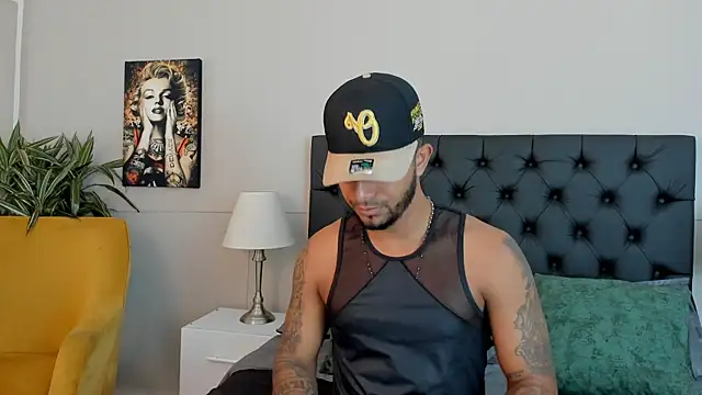 Snapshot of Robin_Rief chatting on October 12, 2025, 3:30 am Robin Rief online show from October 12, 2025, 3:30 am