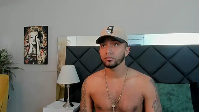 Snapshot of Robin_Rief chatting on November 9, 2025, 3:32 am Robin Rief online show from November 9, 2025, 3:32 am