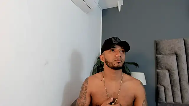 Snapshot of Robin_Rief chatting on December 2, 2025, 3:52 am Robin Rief online show from December 2, 2025, 3:52 am