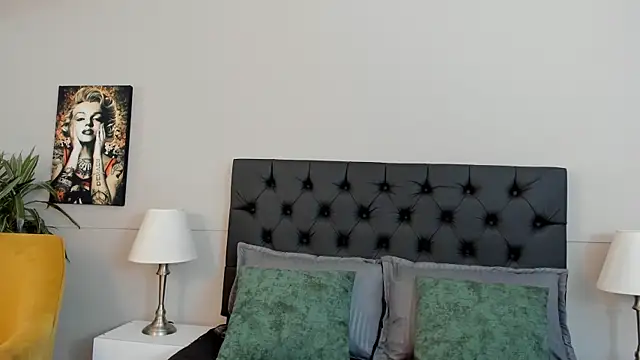 Snapshot of Robin_Rief chatting on October 18, 2025, 3:41 am Robin Rief online show from October 18, 2025, 3:41 am