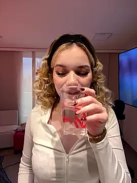 NicoleCut online show from January 12, 2026, 11:28 am