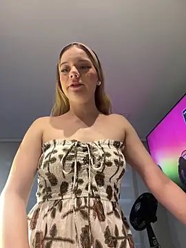 NicoleCut online show from October 19, 2025, 11:35 am