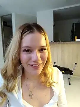 NicoleCut online show from February 21, 2025, 2:06 pm