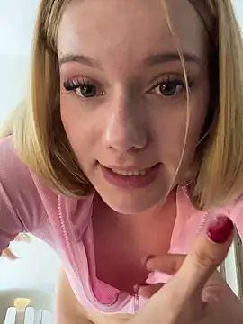 NicoleCut online show from February 18, 2025, 5:09 pm