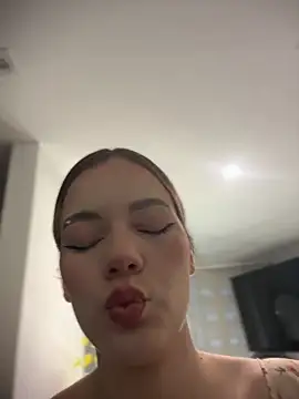 Snapshot of NicoleCut chatting on June 6, 2026, 9:20 pm NicoleCut online show from June 6, 2026, 9:20 pm