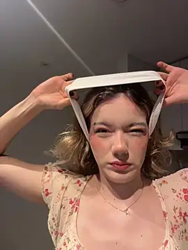 NicoleCut online show from April 8, 2026, 10:50 am