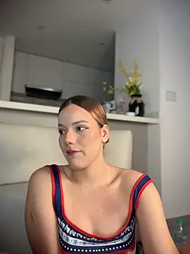 Snapshot of NicoleCut chatting on May 31, 2026, 9:37 pm NicoleCut online show from May 31, 2026, 9:37 pm