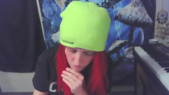 Snapshot of _hellostormy_ chatting on December 13, 2025, 9:32 pm hellostormy online show from December 13, 2025, 9:32 pm