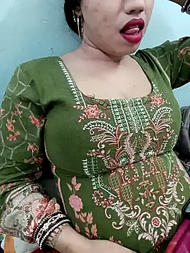 Snapshot of Haniya-143 chatting on December 19, 2025, 10:28 am Haniya-143 online show from December 19, 2025, 10:28 am