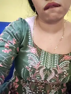 Snapshot of Haniya-143 chatting on October 27, 2025, 3:13 pm Haniya-143 online show from October 27, 2025, 3:13 pm