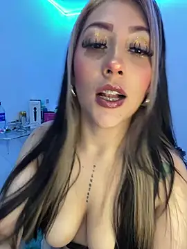 Luna SofiaXX online show from May 23, 2026, 6:01 am