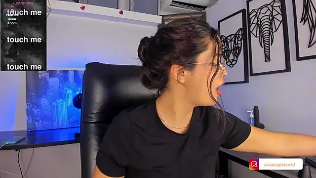 Snapshot of Ariana_Pierce chatting on February 22, 2025, 5:34 am Ariana Pierce online show from February 22, 2025, 5:34 am