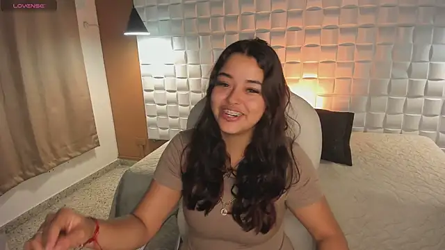 Snapshot of Ariana_Pierce chatting on September 28, 2025, 1:18 pm Ariana Pierce online show from September 28, 2025, 1:18 pm