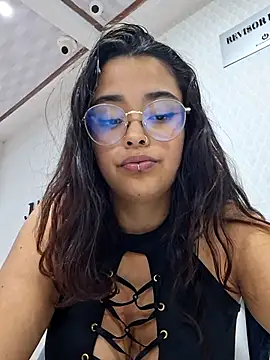 Snapshot of Ariana_Pierce chatting on March 18, 2025, 4:40 am Ariana Pierce online show from March 18, 2025, 4:40 am