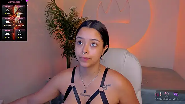 Ariana Pierce online show from December 3, 2025, 1:43 pm