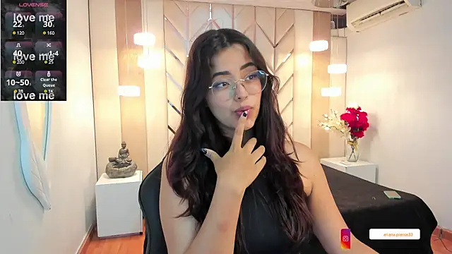 Snapshot of Ariana_Pierce chatting on March 3, 2025, 5:05 am Ariana Pierce online show from March 3, 2025, 5:05 am
