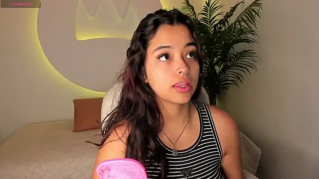 Snapshot of Ariana_Pierce chatting on October 11, 2025, 12:28 pm Ariana Pierce online show from October 11, 2025, 12:28 pm