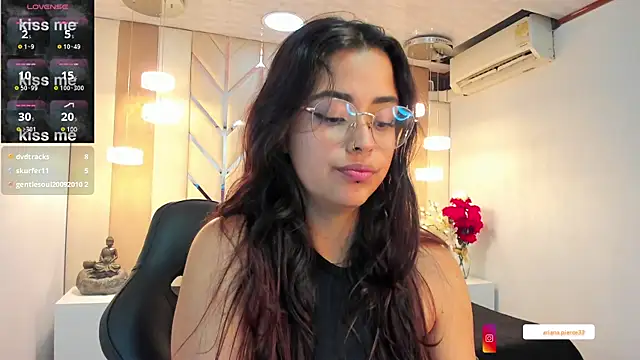 Snapshot of Ariana_Pierce chatting on March 3, 2025, 8:51 am Ariana Pierce online show from March 3, 2025, 8:51 am