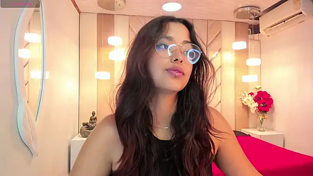 Snapshot of Ariana_Pierce chatting on March 10, 2025, 5:00 am Ariana Pierce online show from March 10, 2025, 5:00 am