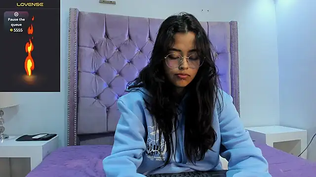 Snapshot of Ariana_Pierce chatting on February 19, 2025, 4:01 am Ariana Pierce online show from February 19, 2025, 4:01 am