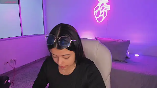 Ariana Pierce online show from November 15, 2025, 12:20 pm