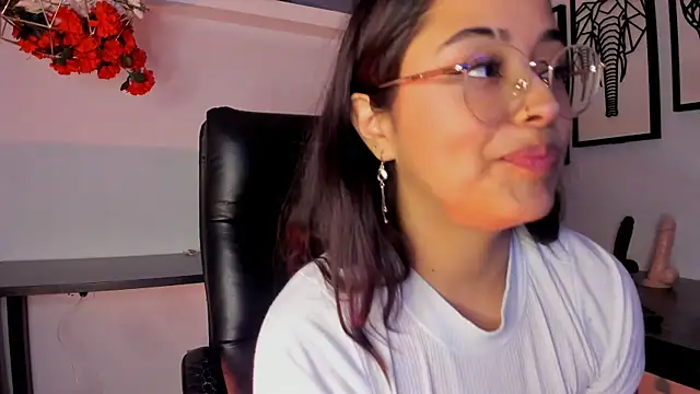 Snapshot of Ariana_Pierce chatting on January 29, 2025, 4:47 am Ariana Pierce online show from January 29, 2025, 4:47 am