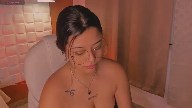 Snapshot of Ariana_Pierce chatting on September 22, 2025, 2:01 pm Ariana Pierce online show from September 22, 2025, 2:01 pm