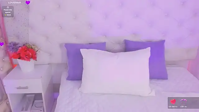 anchela-garcia1 online show from November 18, 2025, 3:15 pm