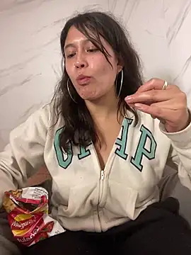 mariana 21x online show from March 6, 2025, 7:54 pm