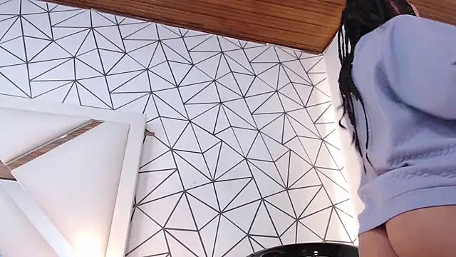 KYOO LENOXX online show from February 18, 2025, 12:39 pm