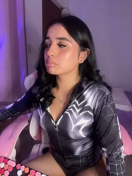 Snapshot of Emily-14 chatting on February 4, 2026, 4:29 am Emily-14 online show from February 4, 2026, 4:29 am