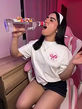 Emily-14 online show from June 3, 2026, 4:24 am