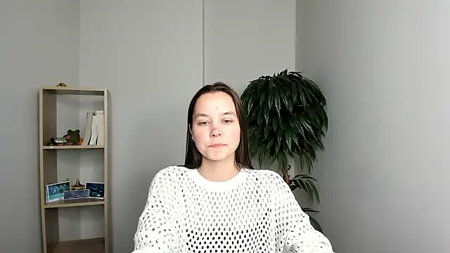 FalineDowlen online show from November 2, 2025, 4:06 am