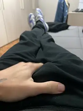 93moro online show from December 26, 2024, 7:27 pm