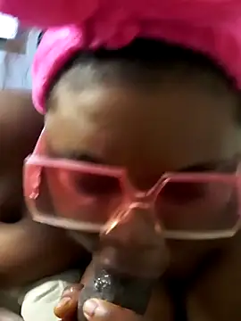 Snapshot of GOLDEN_HQUR chatting on February 19, 2026, 11:45 pm GOLDEN HQUR online show from February 19, 2026, 11:45 pm